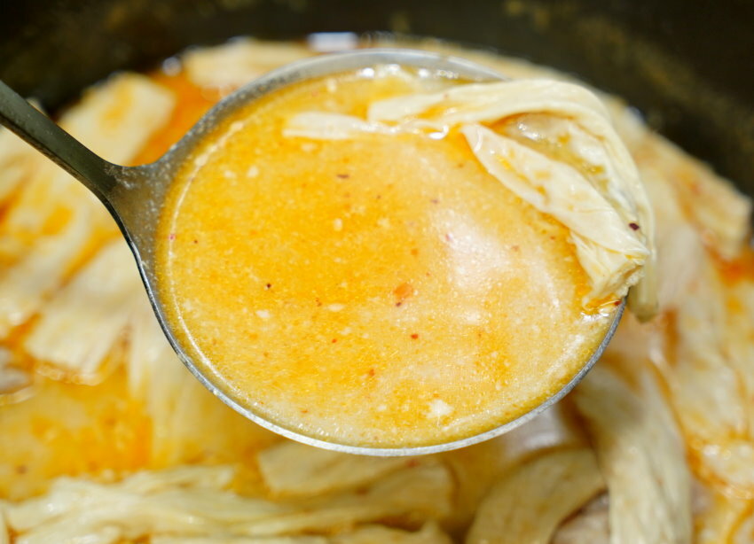 網路人氣辣椒醬評比．6款火鍋料理必備沾醬! 詹醬油潑辣子、椒麻堅果、鵝油辣椒、寧記辣椒、老干媽、扒扒飯