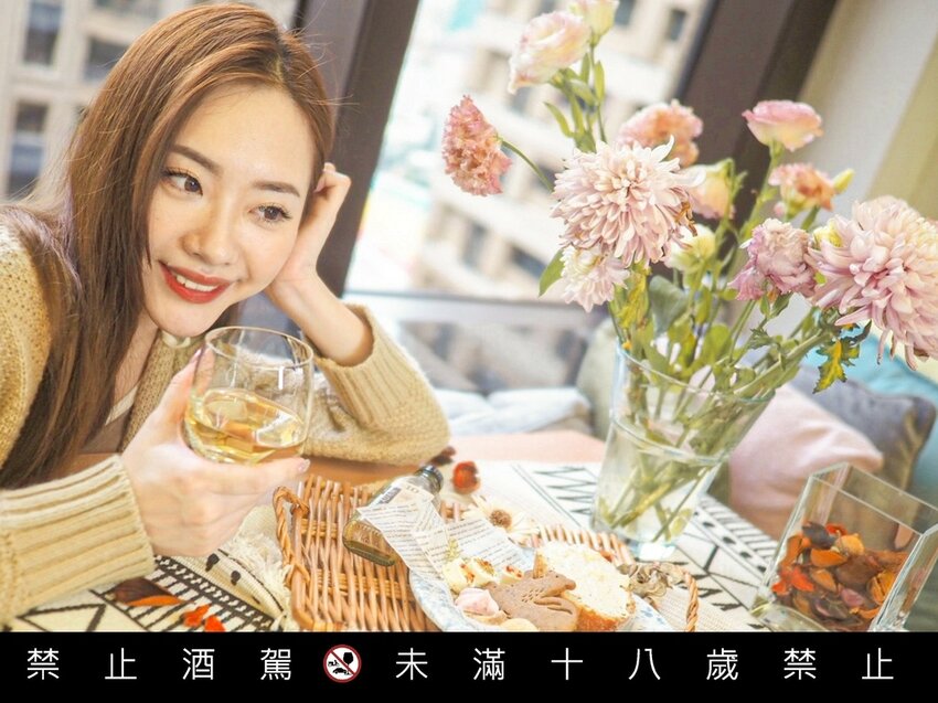 【品酩心得】卡登蘇格蘭單一麥威士忌 10 年，清晰可見的熟稻穗金黃色澤，來自波本桶的純粹口感