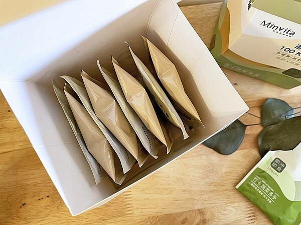 宅配美食開箱│MinVita百卡粥:營養師高敏敏親自研發-維他營養專科百卡餐,飲食控制神隊友,補充身體所需營養,又能控制熱量攝取|高飽足感、高營養價值、減重代餐吃得更健康│蔬菜多多、菇菇多多、