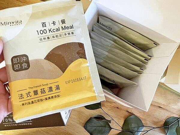 宅配美食開箱│MinVita百卡粥:營養師高敏敏親自研發-維他營養專科百卡餐,飲食控制神隊友,補充身體所需營養,又能控制熱量攝取|高飽足感、高營養價值、減重代餐吃得更健康│蔬菜多多、菇菇多多、