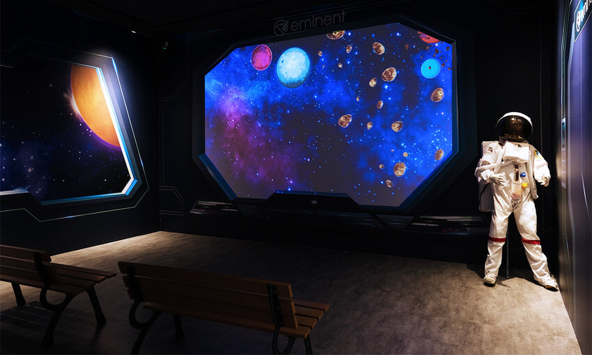 萬國通路觀光工廠 太空行李箱