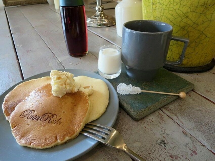 自由之丘必吃鬆餅!!宛如從繪本跳出來的鐵鍋鬆餅,還有免費添鬆餅服務的Rusa Ruka