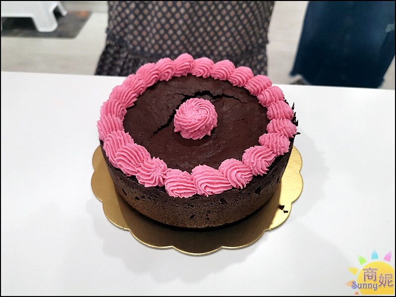 花時間。玩烘焙不必花大錢!親子一起做蛋糕好好玩.獨家天使雪卷一定要預約-商妮吃喝遊樂