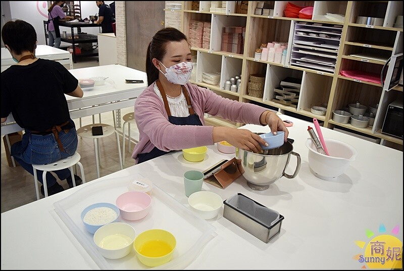 花時間。玩烘焙不必花大錢!親子一起做蛋糕好好玩.獨家天使雪卷一定要預約-商妮吃喝遊樂