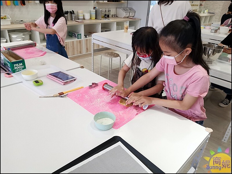 花時間。玩烘焙不必花大錢!親子一起做蛋糕好好玩.獨家天使雪卷一定要預約-商妮吃喝遊樂