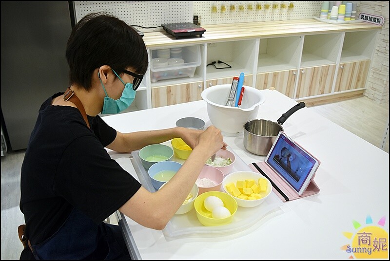 花時間。玩烘焙不必花大錢!親子一起做蛋糕好好玩.獨家天使雪卷一定要預約-商妮吃喝遊樂