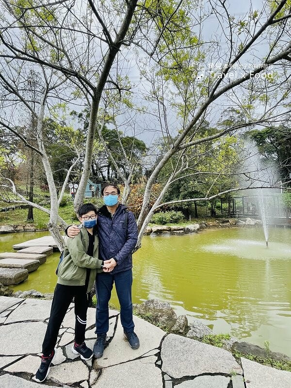 小森之歌|綠草如茵,步道完善,浪漫如同冬季戀歌場景,供應餐點與森林野餐,親子寵物友善適合闔家出遊 @魚兒 x 牽手明太子的「視」界旅行