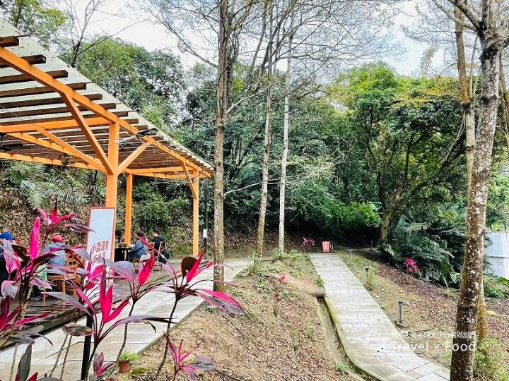 小森之歌|綠草如茵,步道完善,浪漫如同冬季戀歌場景,供應餐點與森林野餐,親子寵物友善適合闔家出遊 @魚兒 x 牽手明太子的「視」界旅行