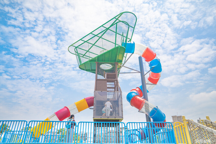 台南特色公園|健康綠洲公園,大船主題超高溜滑梯、雙軌滑索、迷宮、競賽跑道、攀岩,適合野放孩子的台南好玩公園!公61