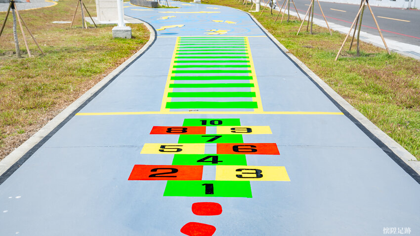 台南特色公園|健康綠洲公園,大船主題超高溜滑梯、雙軌滑索、迷宮、競賽跑道、攀岩,適合野放孩子的台南好玩公園!公61