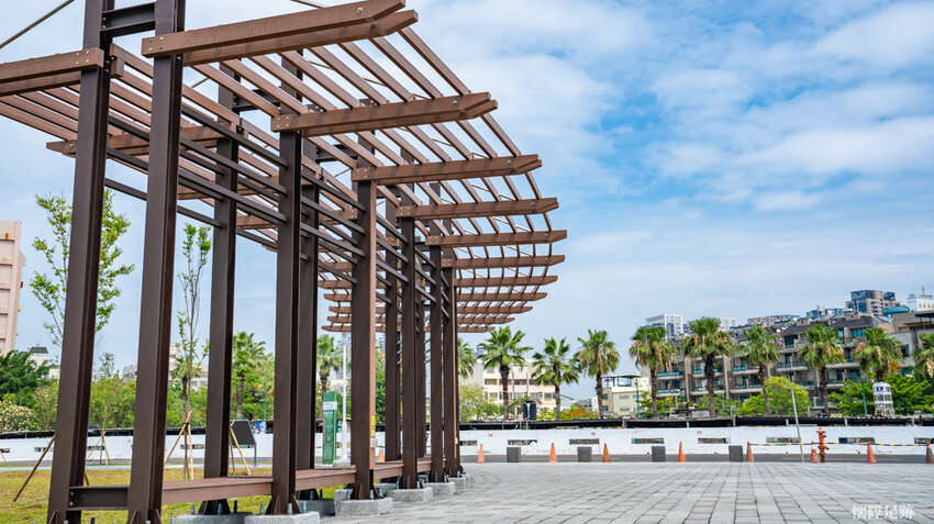 台南特色公園|健康綠洲公園,大船主題超高溜滑梯、雙軌滑索、迷宮、競賽跑道、攀岩,適合野放孩子的台南好玩公園!公61