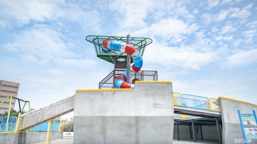 台南特色公園|健康綠洲公園,大船主題超高溜滑梯、雙軌滑索、迷宮、競賽跑道、攀岩,適合野放孩子的台南好玩公園!公61