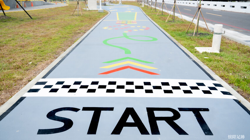 台南特色公園|健康綠洲公園,大船主題超高溜滑梯、雙軌滑索、迷宮、競賽跑道、攀岩,適合野放孩子的台南好玩公園!公61