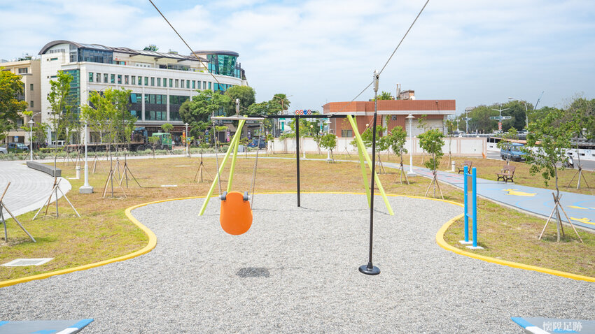 台南特色公園|健康綠洲公園,大船主題超高溜滑梯、雙軌滑索、迷宮、競賽跑道、攀岩,適合野放孩子的台南好玩公園!公61