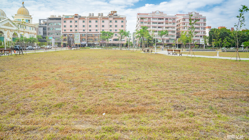 台南特色公園|健康綠洲公園,大船主題超高溜滑梯、雙軌滑索、迷宮、競賽跑道、攀岩,適合野放孩子的台南好玩公園!公61
