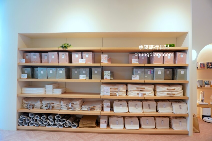 台中床墊推薦【LoveFu台中體驗店】台中南屯costco附近，打造處處好眠的避風港！100%MIT台灣製造：高彈力泡棉床墊、無光薄墊、無光厚墊、獨立筒床墊。 - 承錠旅行日記