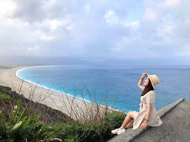 四八高地|想要從不同角度看七星潭的話,位於七星潭後方的四八高地是最佳地點,彷如空拍機的上帝視角,直接將整個七星潭如月牙般的絕美海灣盡收眼底,心情整個也跟著遼闊起來。