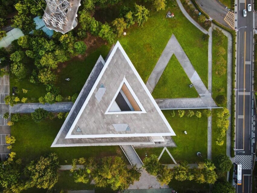 台中霧峰 亞洲大學現代美術館 台中霧峰怎麼去 霧峰景點 霧峰 霧峰一日遊