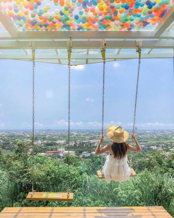 宜蘭景點推薦|員山鄉|兔子迷宮咖啡廳可以享受咖啡廳下午茶美食,是一個放空、發呆的好去處。