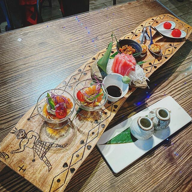 慕名私房料理餐廳 如果想吃精緻的無菜單私房料理,選慕名私房料理就對了!雖然說店內擺設裝潢都非常具有原住民特色,但餐店卻是融合中式、日式、原住民巧思於一身,每道菜色都美味又吸睛,想吃得看緣分,因為不事先預約可是吃不到的。