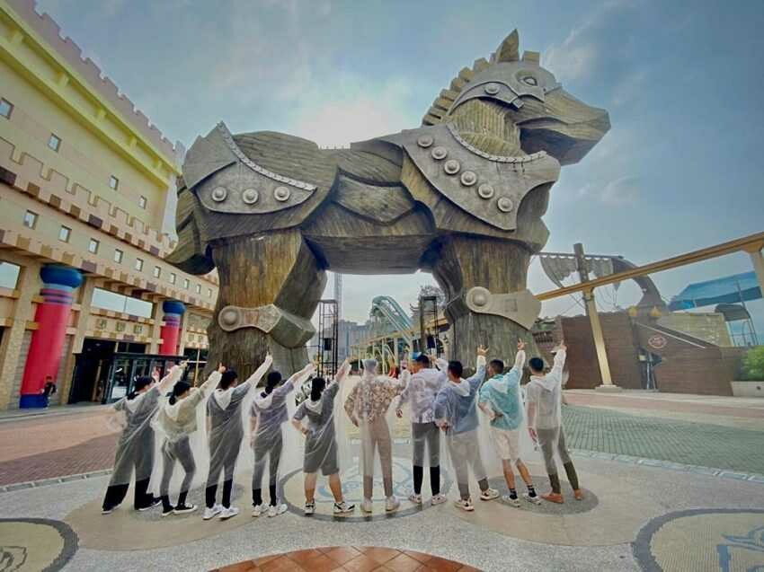 高雄義大世界 | 必玩遊樂設施「特洛伊城堡」,主要重現希臘木馬屠城記場景,這區是專為親子打造的遊樂區 義大親子設施 義大建築