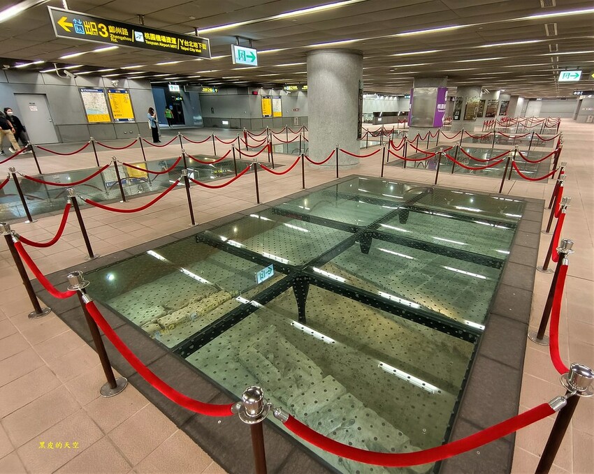 2022 0521捷運北門站歷史牆面與復刻考古坑010