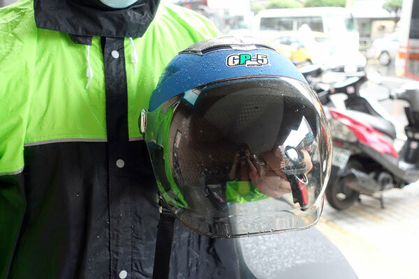 安全帽清潔保養DIY-SOFT99安全帽護目鏡鍍膜劑、新布面乾洗劑 (58).jpg