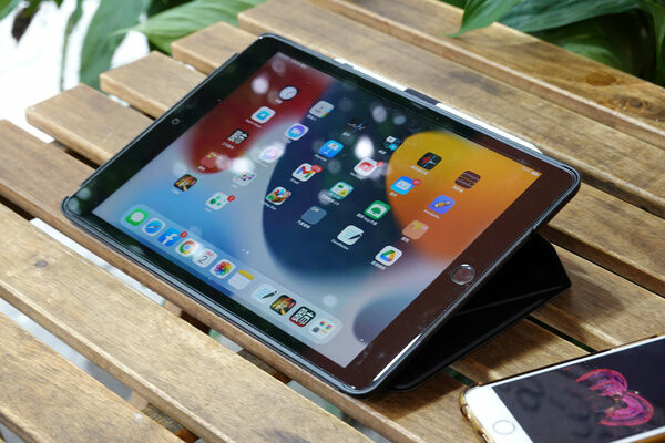 好用ipad保護套推薦-Tomtoc多角度折疊平板保護 (23).jpg