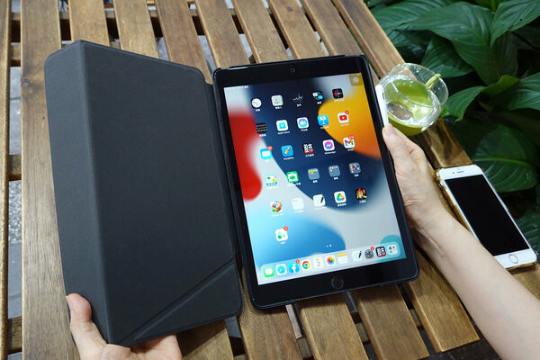 好用ipad保護套推薦-Tomtoc多角度折疊平板保護 (14).jpg