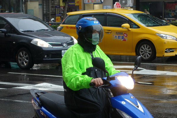 安全帽清潔保養DIY-SOFT99安全帽護目鏡鍍膜劑、新布面乾洗劑 (57).jpg