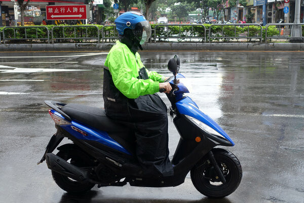 安全帽清潔保養DIY-SOFT99安全帽護目鏡鍍膜劑、新布面乾洗劑 (61).jpg