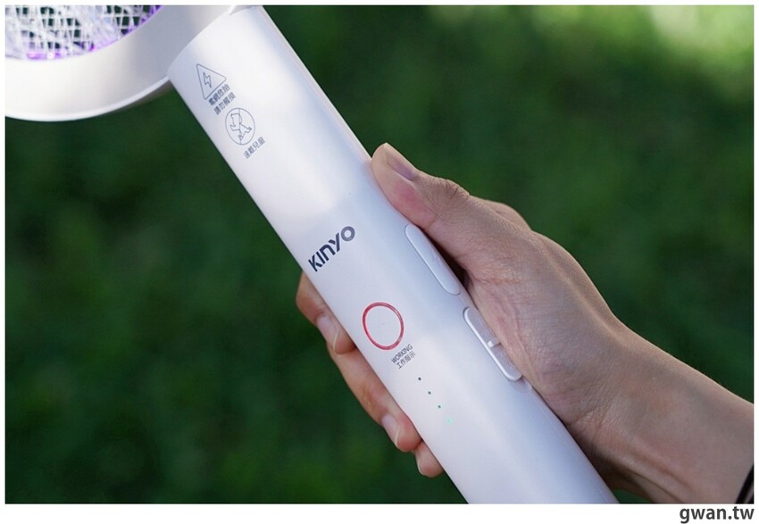 是電蚊拍也是捕蚊燈，家用露營必備的二合一電蚊拍！