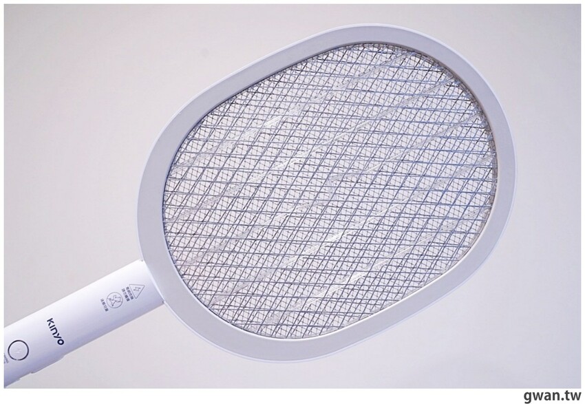 是電蚊拍也是捕蚊燈，家用露營必備的二合一電蚊拍！