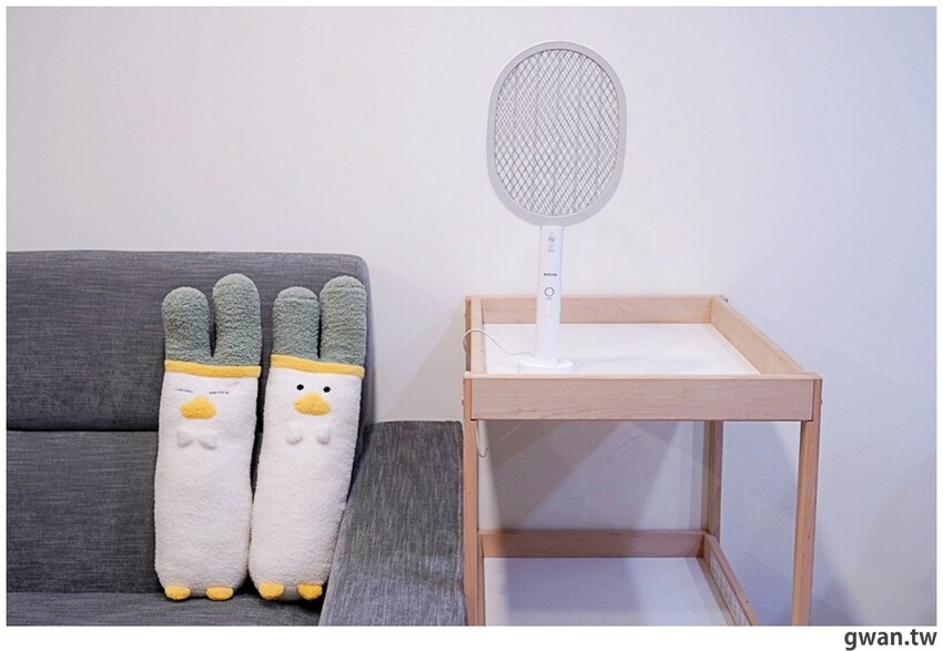 是電蚊拍也是捕蚊燈，家用露營必備的二合一電蚊拍！