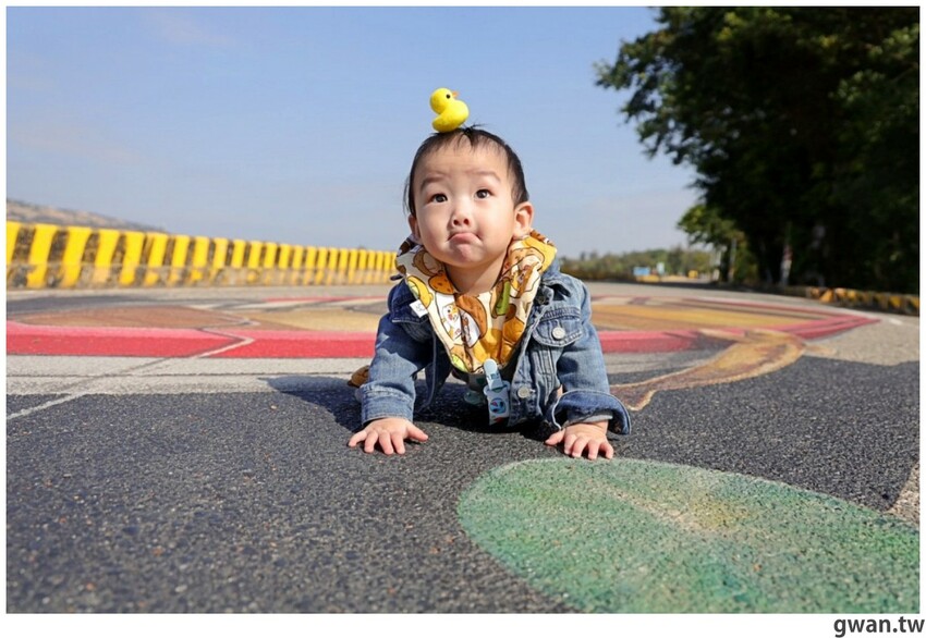 是電蚊拍也是捕蚊燈，家用露營必備的二合一電蚊拍！