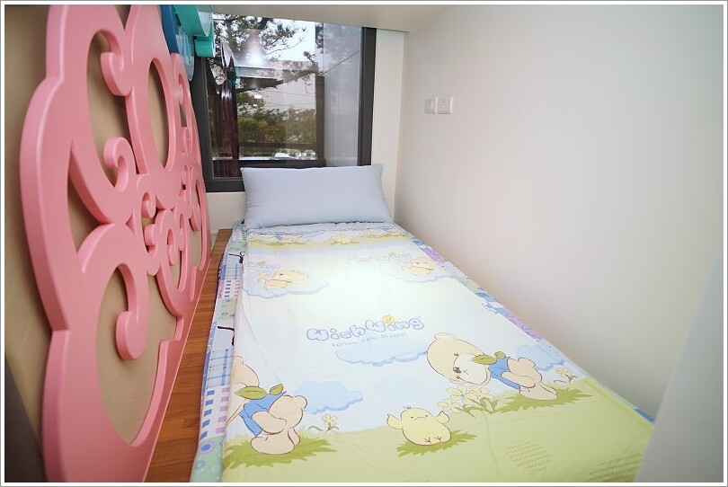 【宜蘭民宿】麗筑藝術親子民宿‧溜滑梯主題房、超大遊戲室、電動車!地點好、景觀佳的貼心民宿!