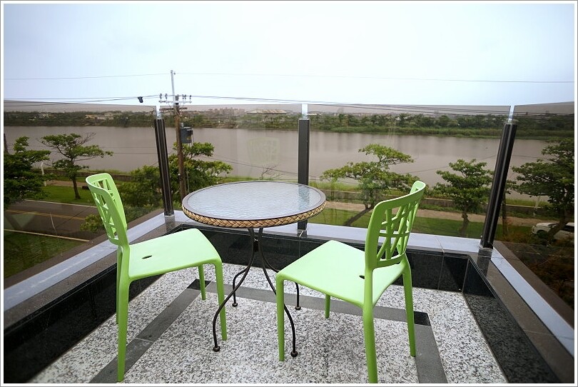 【宜蘭民宿】麗筑藝術親子民宿‧溜滑梯主題房、超大遊戲室、電動車!地點好、景觀佳的貼心民宿!