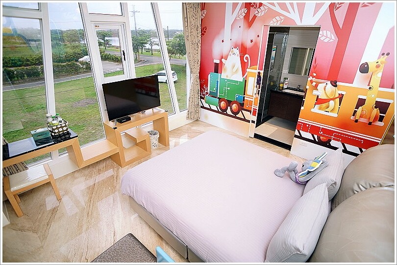 【宜蘭民宿】麗筑藝術親子民宿‧溜滑梯主題房、超大遊戲室、電動車!地點好、景觀佳的貼心民宿!
