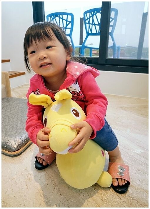 【宜蘭民宿】麗筑藝術親子民宿‧溜滑梯主題房、超大遊戲室、電動車!地點好、景觀佳的貼心民宿!