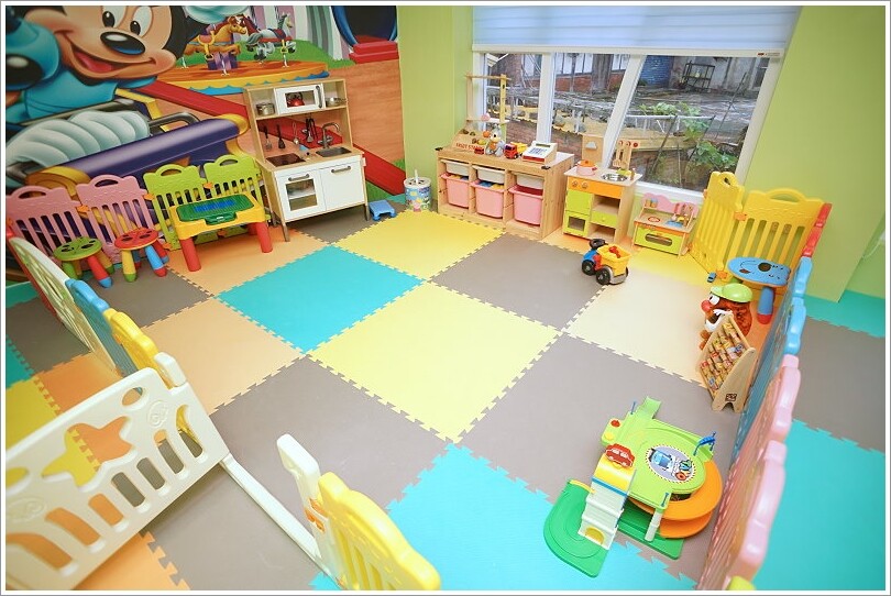 【宜蘭民宿】麗筑藝術親子民宿‧溜滑梯主題房、超大遊戲室、電動車!地點好、景觀佳的貼心民宿!