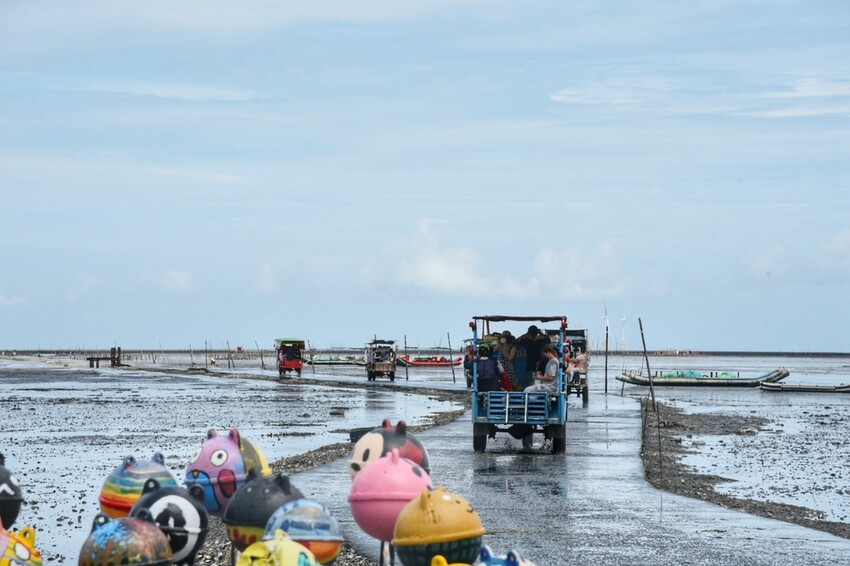 彰化芳苑鄉|海天一色夕照絕美秘境 芳苑濕地紅樹林 海空步道 海牛採蚵文化 彰化必遊景點推薦|西莉亞玩樂人生 0001-5.jpeg