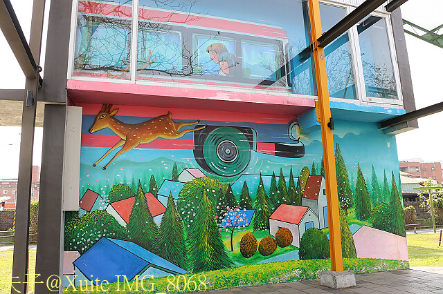 IMG_8068.jpg - 宜蘭火車站，幾米廣場，走向春天的下午-微笑長頸鹿，丟丟噹森林廣場-星空火車