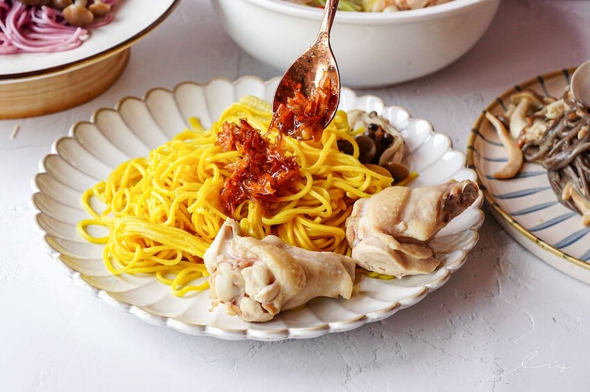 呷好麵 |華陽食品推出好麵食不平凡養生麵條，三分鐘煮出七彩麵條，拌上花椒堅果醬、香蔥雞油，超好吃 - 艾薇覓食趣