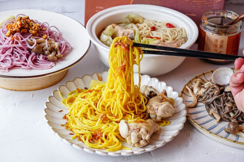 呷好麵 |華陽食品推出好麵食不平凡養生麵條，三分鐘煮出七彩麵條，拌上花椒堅果醬、香蔥雞油，超好吃 - 艾薇覓食趣