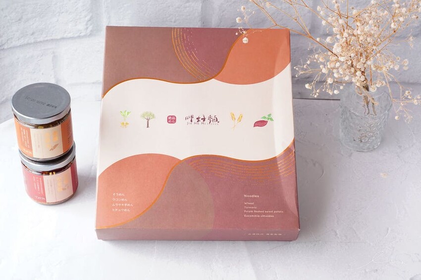 呷好麵 |華陽食品推出好麵食不平凡養生麵條，三分鐘煮出七彩麵條，拌上花椒堅果醬、香蔥雞油，超好吃 - 艾薇覓食趣