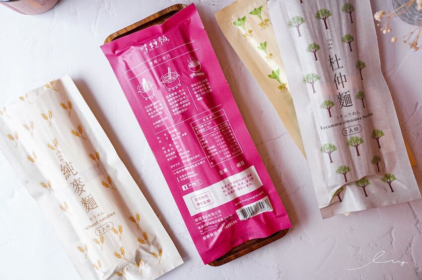 呷好麵 |華陽食品推出好麵食不平凡養生麵條，三分鐘煮出七彩麵條，拌上花椒堅果醬、香蔥雞油，超好吃 - 艾薇覓食趣