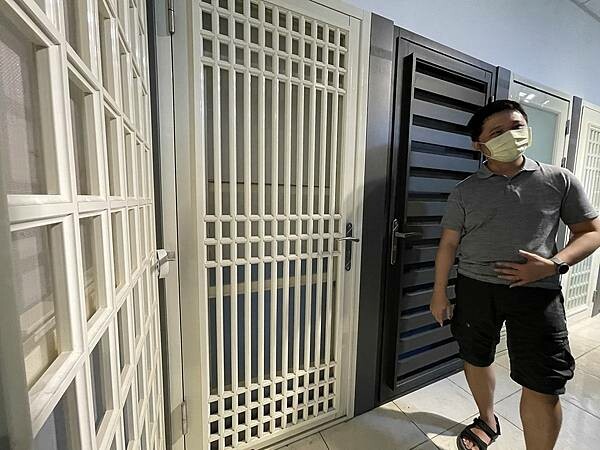 桃園氣密窗推薦｜家的安全守衛，鋁門窗防盜門第一品牌：金美滿氣密窗工廠走訪，台灣師傅手工製造，10年品質保證｜景觀窗、隔音門、防火門、防爆門