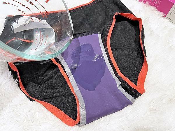 環保經期用品 簡約款月亮褲開箱│三片日用衛生棉吸收力，直接吸收經血的內褲│輕薄舒爽、吸濕排汗的吸血內褲品牌│望月女子谷慕慕