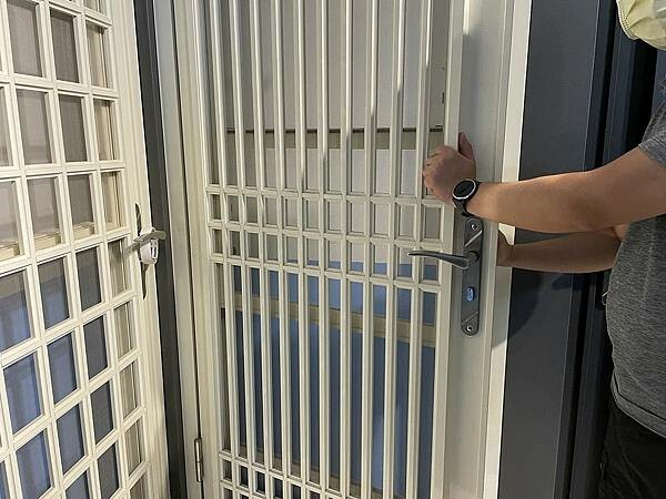 桃園氣密窗推薦｜家的安全守衛，鋁門窗防盜門第一品牌：金美滿氣密窗工廠走訪，台灣師傅手工製造，10年品質保證｜景觀窗、隔音門、防火門、防爆門