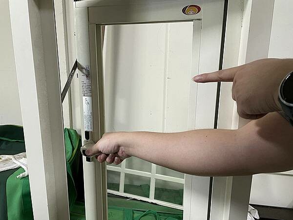 桃園氣密窗推薦｜家的安全守衛，鋁門窗防盜門第一品牌：金美滿氣密窗工廠走訪，台灣師傅手工製造，10年品質保證｜景觀窗、隔音門、防火門、防爆門